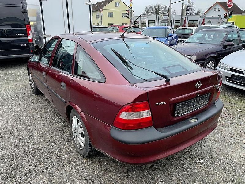 Gebraucht Opel Vectra 101 PS (74 kW) 1998 Rot Limousine