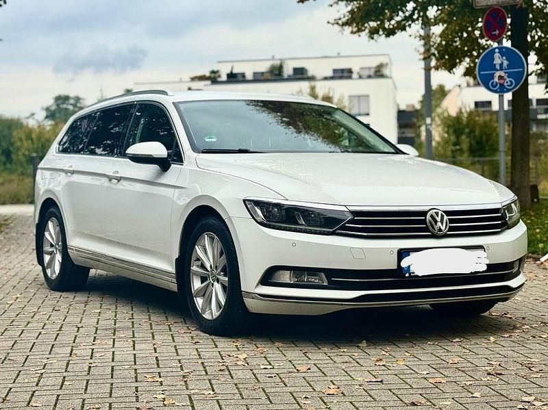 Weiß Gebraucht 2015 VW Passat Highline Limousine | 12.200 € (Superpreis) - Bild 1/4