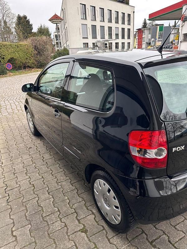 Gebraucht VW Fox 54 PS (39 kW) 2009 Schwarz Kleinwagen
