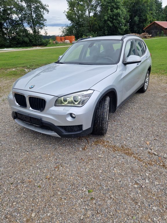 Grau Gebraucht 2012 BMW X1 Performance SUV | 9.900 € (Fairer Preis) - Bild 1/4