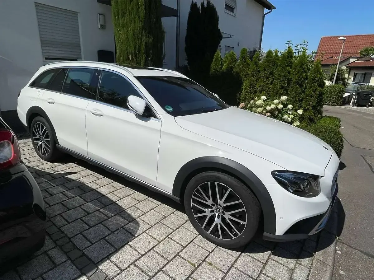 Gebraucht Mercedes E220 All-Terrain 194 PS (142 kW) 2019 Weiß Kombi
