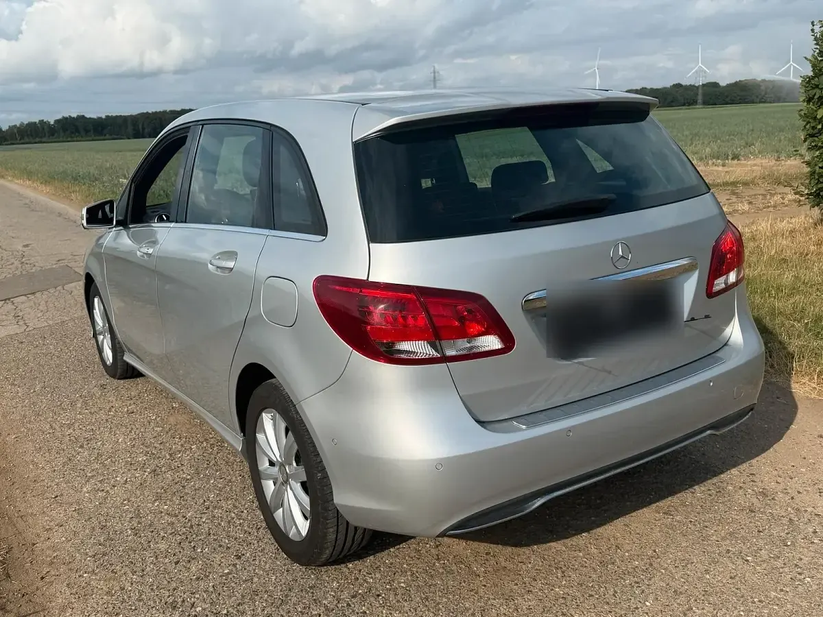 Gebraucht Mercedes B180 122 PS (89 kW) 2016 Silber Kleinwagen
