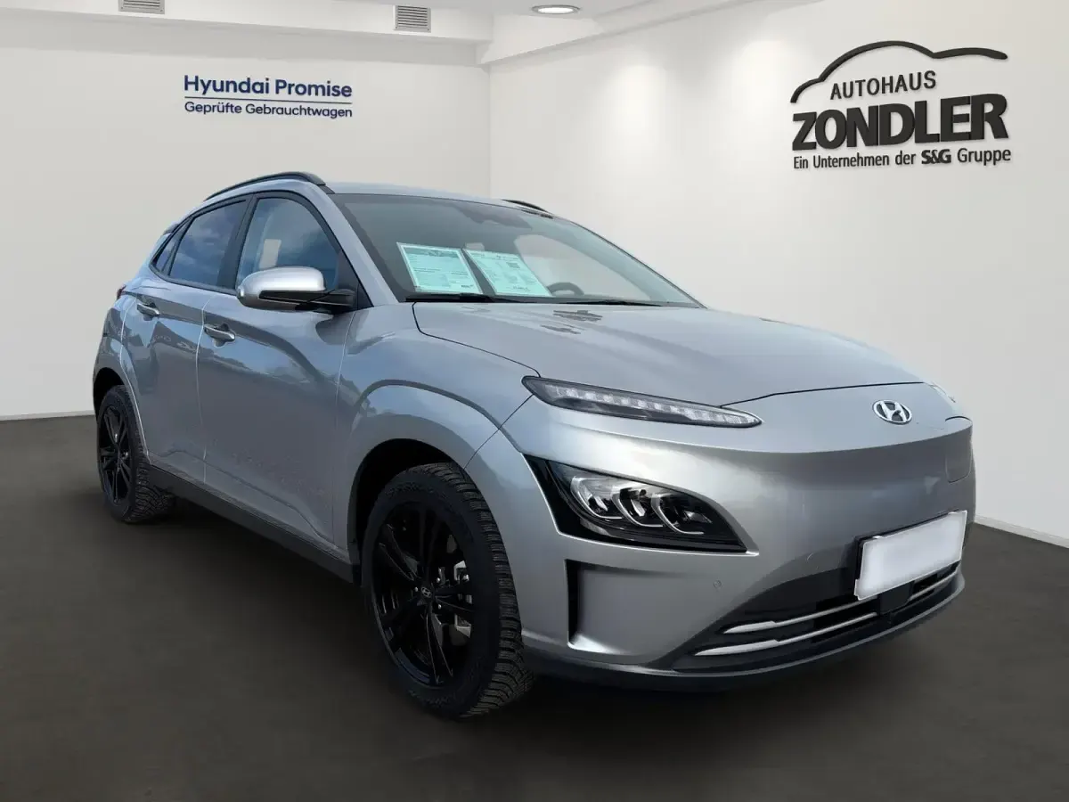 Gebraucht Hyundai Kona 100 kW (136 PS) 2024 Silber SUV