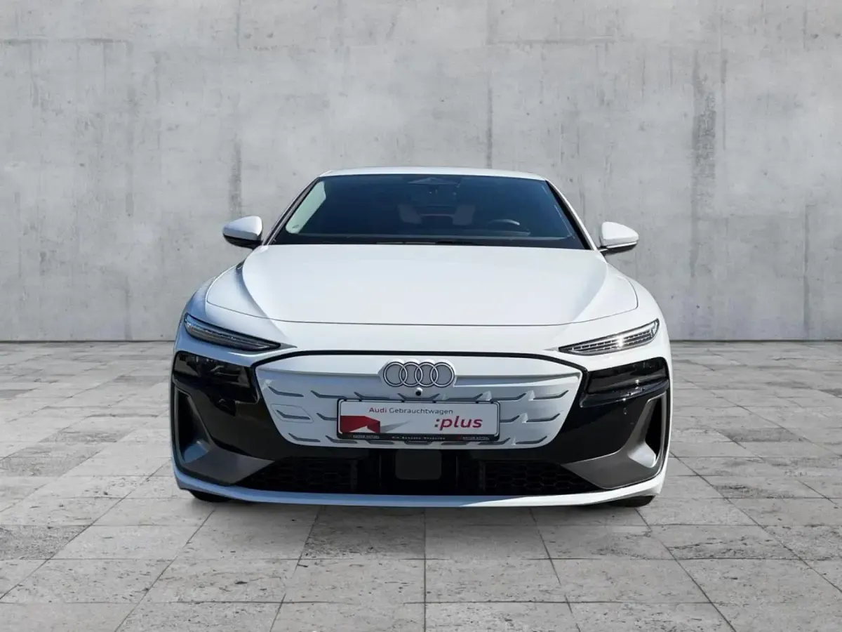 Gebraucht Audi e-tron Sportback Ambiente 210 kW (286 PS) 2025 Gletscherweiß metallic SUV