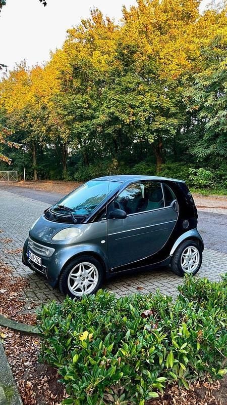 Grau Gebraucht 2001 Smart ForTwo Coupé Coupé | 950 € (Guter Preis) - Bild 1/4