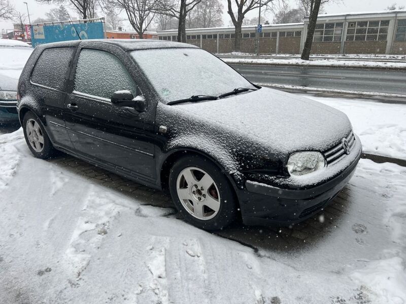 Schwarz Gebraucht 1999 VW Golf IV Trendline Limousine | 400 € (Superpreis) - Bild 1/4