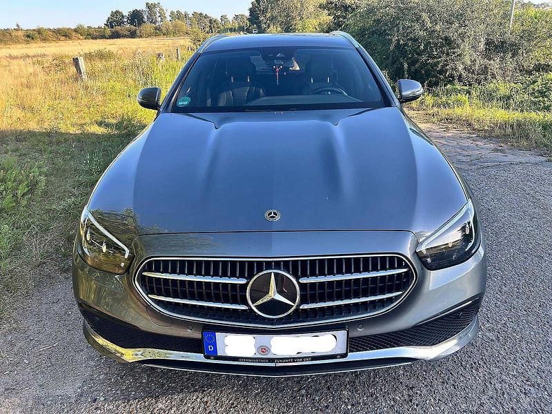 Grau Gebraucht 2020 Mercedes E220 Kombi | 27.000 € (Superpreis) - Bild 1/4