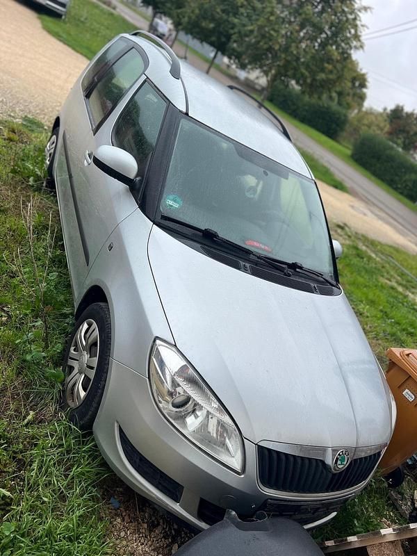 Silber Gebraucht 2012 Skoda Roomster Van / Kleinbus | 3.000 € (Guter Preis) - Bild 1/4
