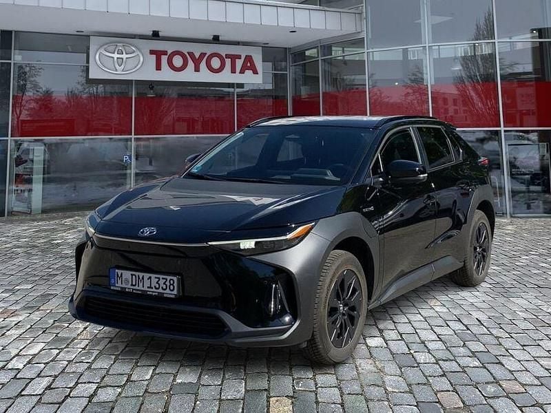 Onyxschwarz Gebraucht 2024 Toyota bZ4X Comfort SUV | 29.990 € (Superpreis) - Bild 1/4
