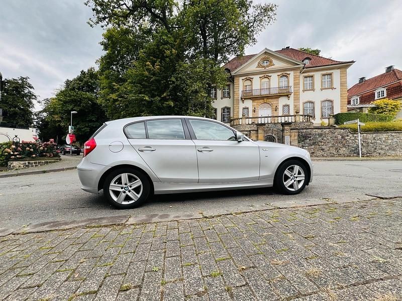 Silber Gebraucht 2009 BMW 116 Kleinwagen | 2.499 € (Fairer Preis) - Bild 1/4
