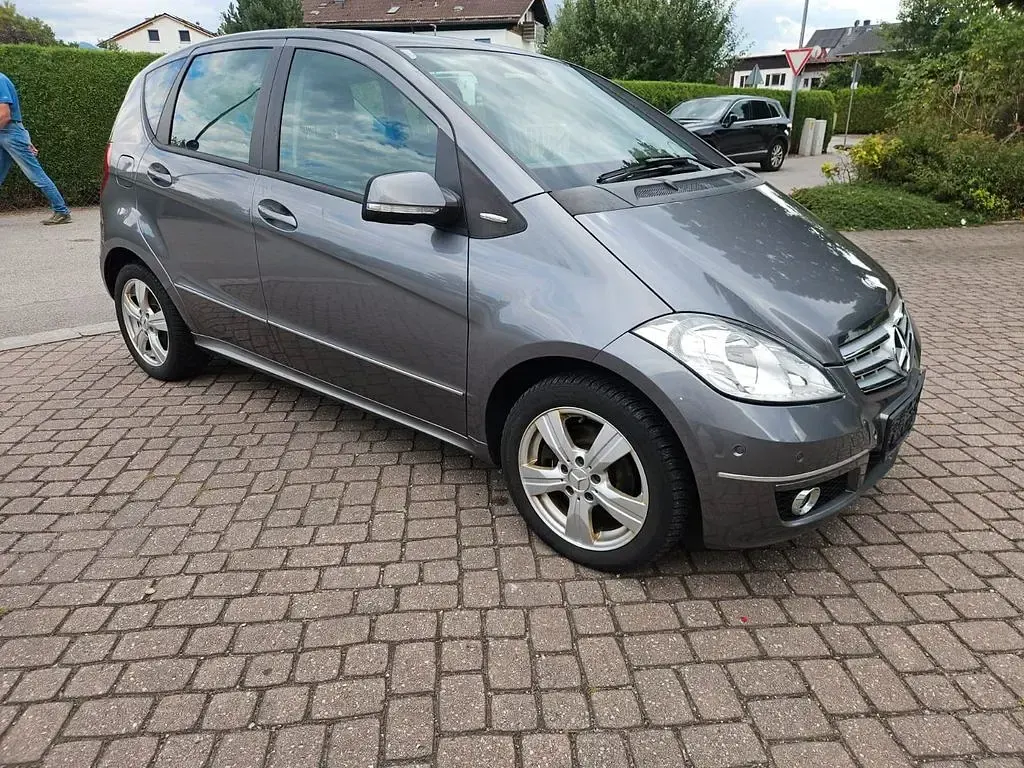 Gebraucht Mercedes A200 140 PS (102 kW) 2012 Grau Kleinwagen