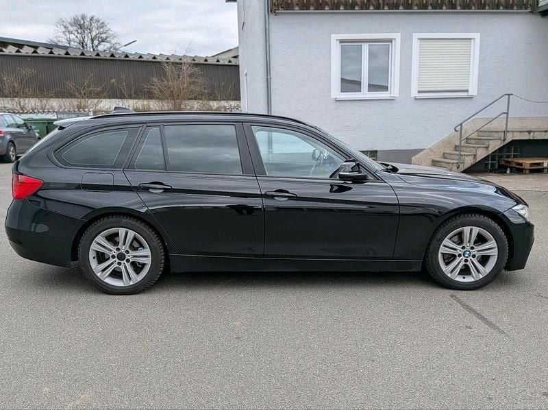 Gebraucht BMW 320 184 PS (135 kW) 2013 Schwarz Kombi