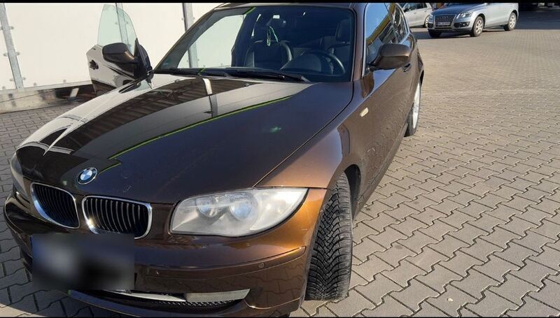 Braun Gebraucht 2011 BMW 120 Lifestyle Kleinwagen | 6.500 € (Fairer Preis) - Bild 1/4