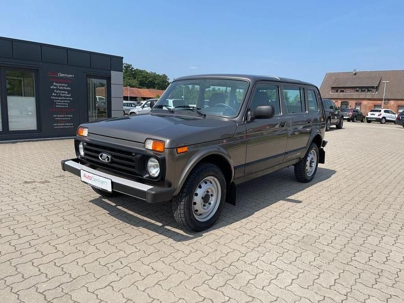 Grau Gebraucht 2019 Lada Taiga SUV | 12.800 € (Fairer Preis) - Bild 1/4