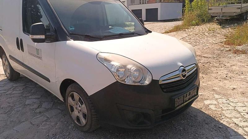 Weiß Gebraucht 2013 Opel Combo Van / Kleinbus | 3.900 € (Fairer Preis) - Bild 1/4