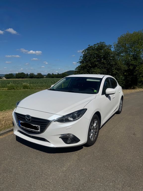 Weiß Gebraucht 2016 Mazda 3 Limousine | 12.500 € (Fairer Preis) - Bild 1/4