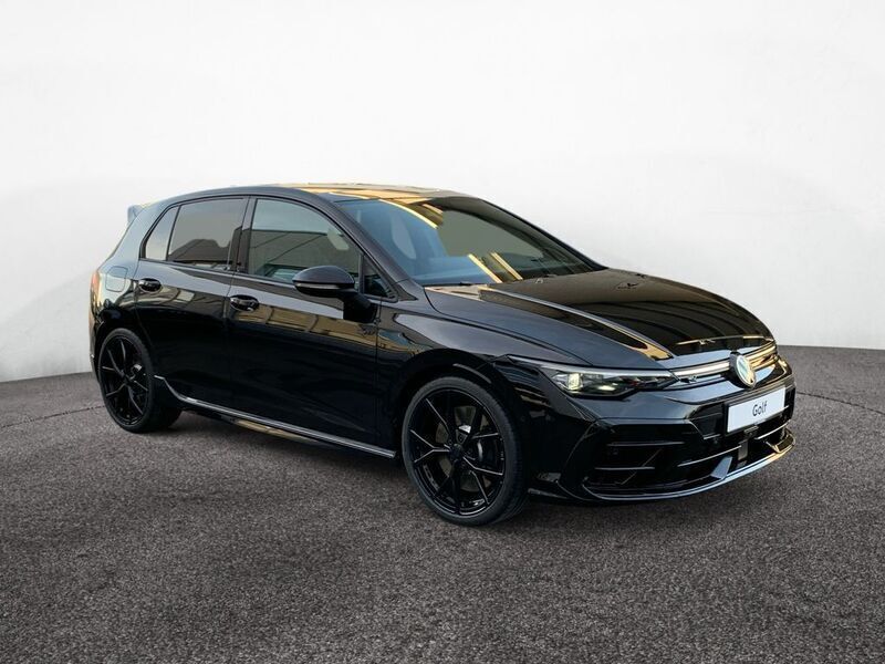 Gebraucht VW Golf VIII R 333 PS (244 kW) 2025 Grenadillschwarz metallic Limousine