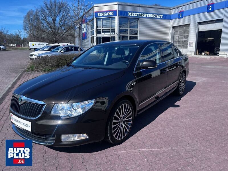 Braun Gebraucht 2013 Skoda Superb LAURIN & KLEMENT Kombi | 12.399 € (Fairer Preis) - Bild 1/4