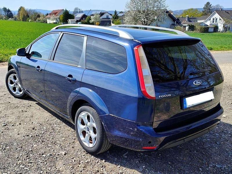 Gebraucht Ford Focus Viva 101 PS (74 kW) 2010 Blau Kombi