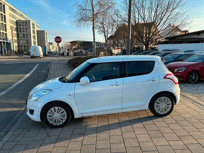 Gebraucht Suzuki Swift Club 94 PS (69 kW) 2011 Weiß Kleinwagen