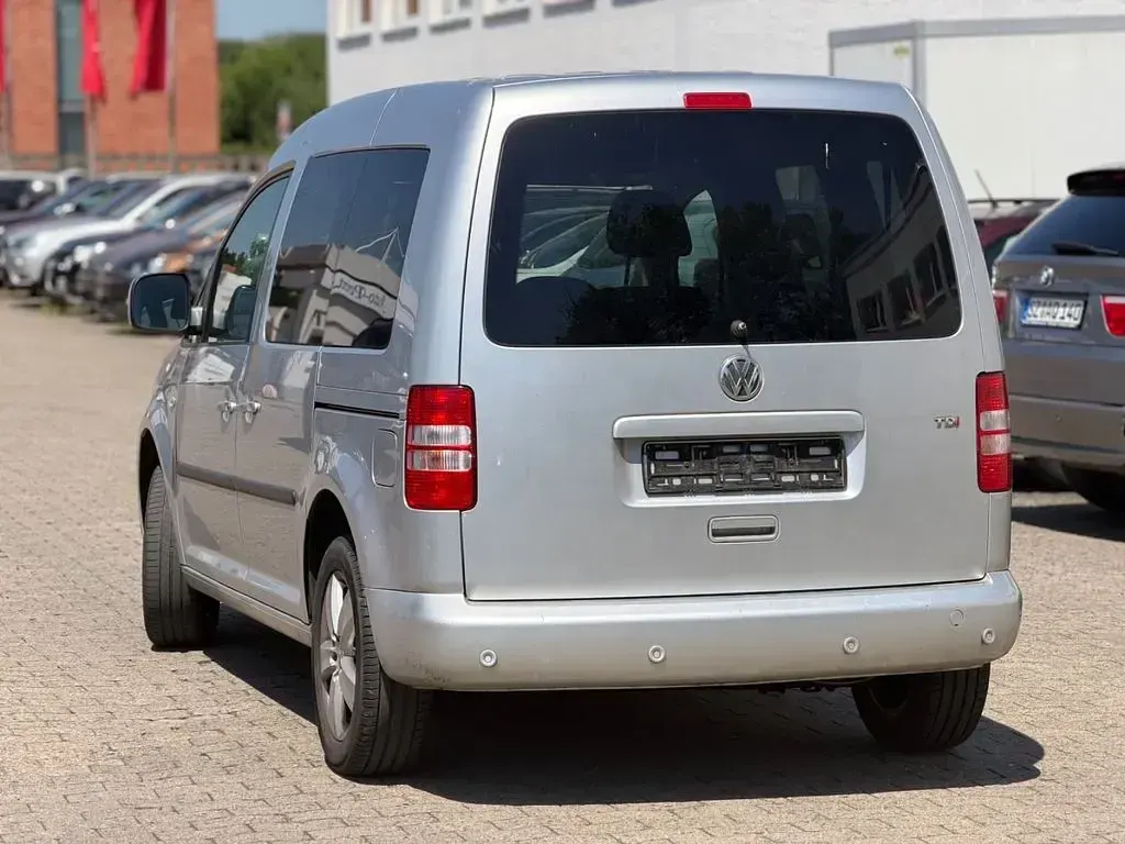 Gebraucht VW Caddy Trendline 102 PS (75 kW) 2012 Silber Van / Kleinbus