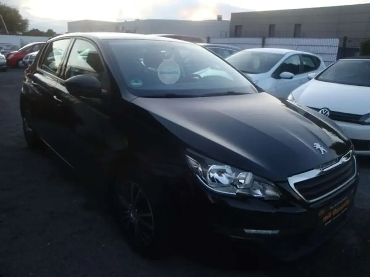 Gebraucht Peugeot 308 Access 125 PS (91 kW) 2014 Schwarz perla nera Kleinwagen