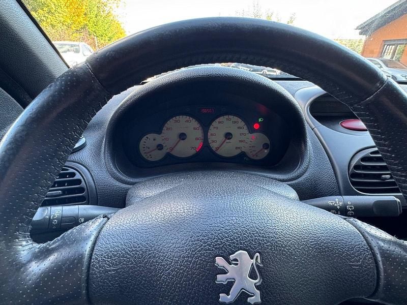 Gebraucht Peugeot 206 75 PS (55 kW) 2000 Grün Limousine