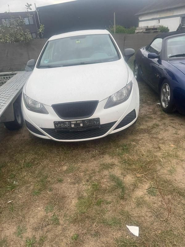 Weiß Gebraucht 2011 Seat Ibiza Kleinwagen | 899 € (Superpreis) - Bild 1/4