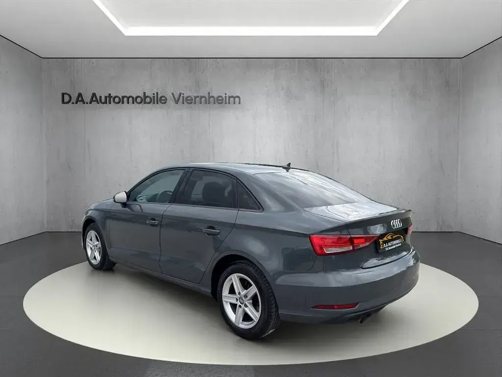 Gebraucht Audi A3 Sport 116 PS (85 kW) 2018 Grau Limousine