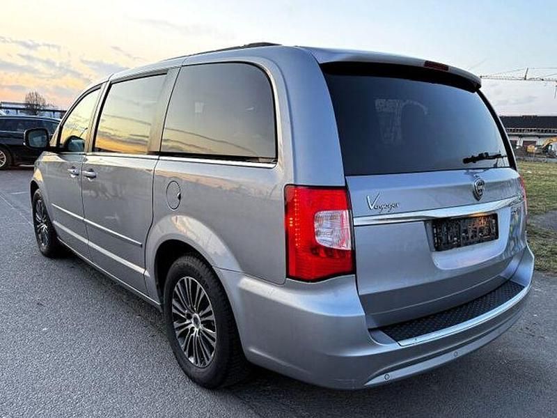 Gebraucht Lancia Voyager S 177 PS (130 kW) 2015 Silber Van / Kleinbus
