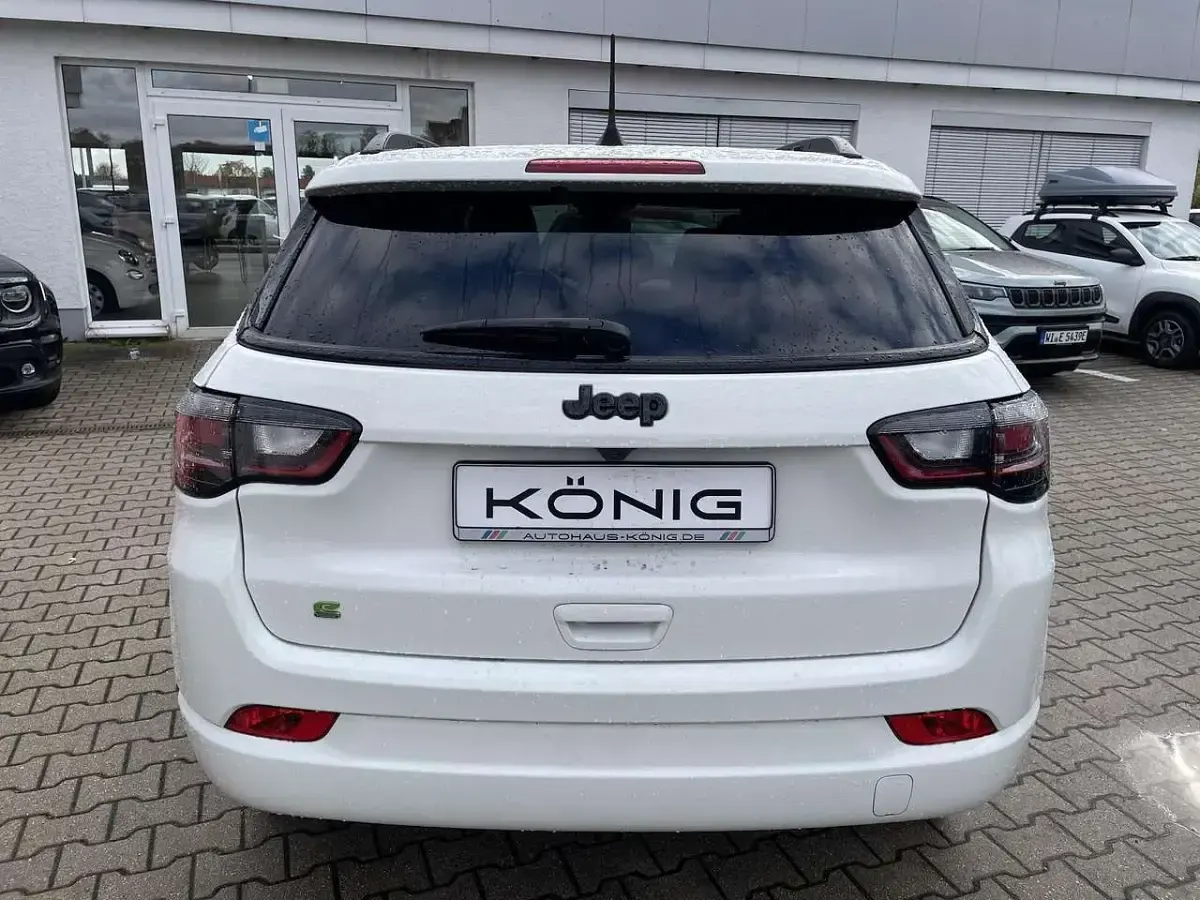 Second-hand Jeep Compass 131 CP (96 kW) 2023 Alb SUV