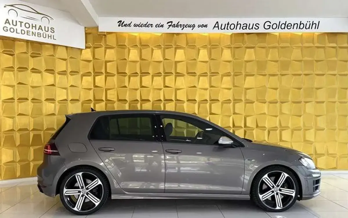 Gebraucht VW Golf VII R 300 PS (220 kW) 2017 Limestone grey Limousine