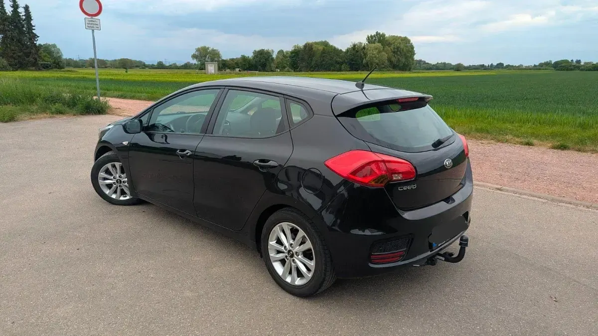 Gebraucht Kia Ceed 101 PS (74 kW) 2017 Schwarz Kleinwagen