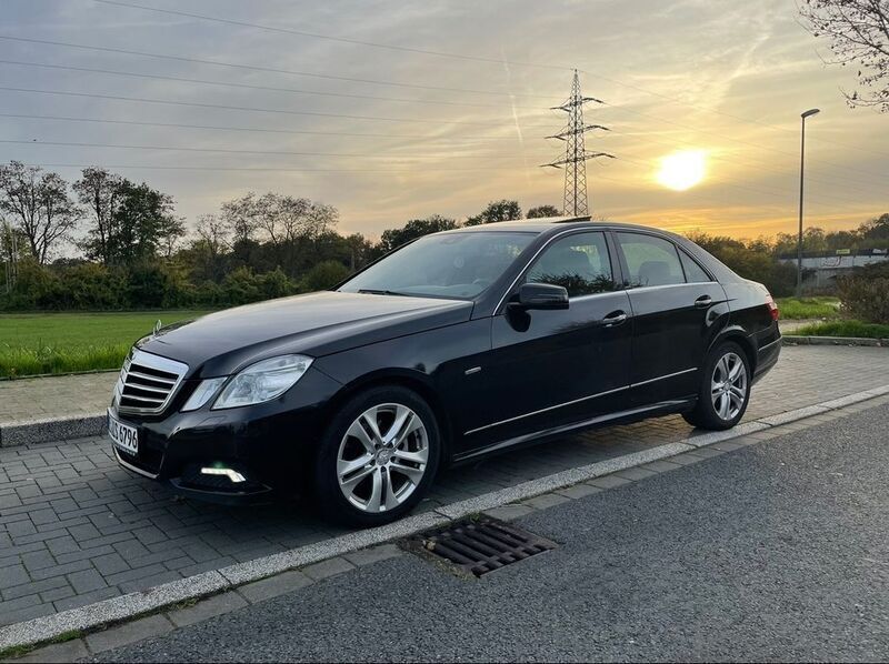 Schwarz Gebraucht 2009 Mercedes E220 Avantgarde Limousine | 7.199 € (Guter Preis) - Bild 1/4