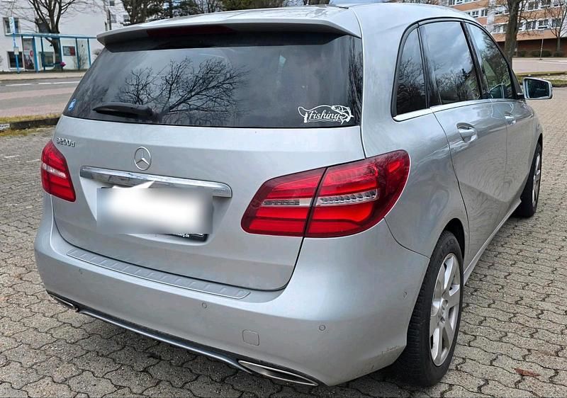 Gebraucht Mercedes B200 136 PS (100 kW) 2018 Silber Van / Kleinbus