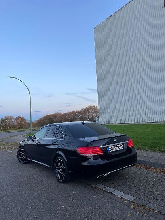 Gebraucht Mercedes E220 Edition 170 PS (125 kW) 2014 Schwarz Limousine
