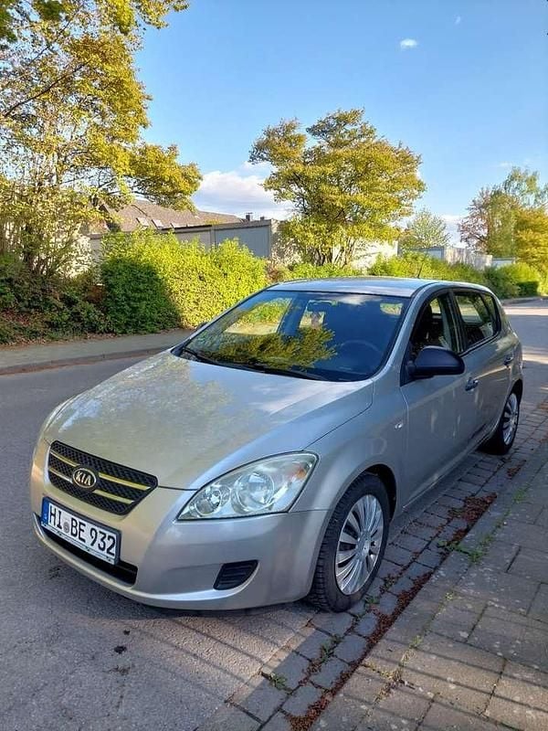 Second-hand Kia Ceed 143 CP (105 kW) 2009 Hatchback