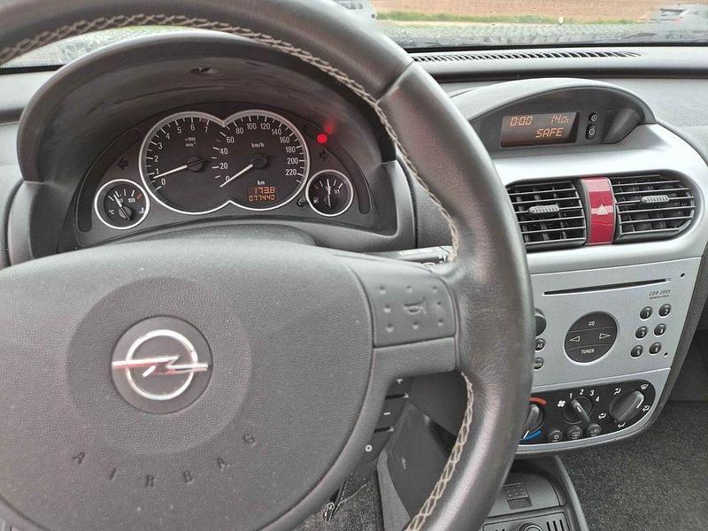 Gebraucht Opel Corsa Enjoy 75 PS (55 kW) 2004 Grau Kleinwagen