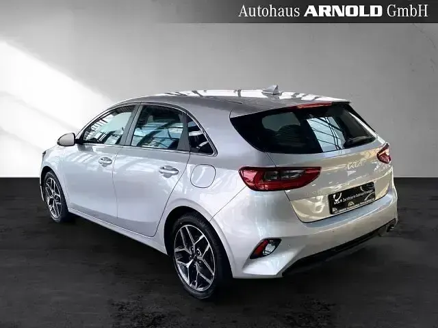 Gebraucht Kia Ceed Spirit 140 PS (102 kW) 2025 Sparklingsilber (metallic) Kleinwagen