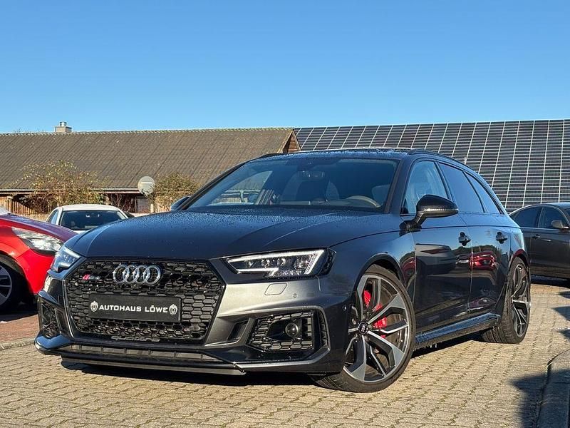 Grau Gebraucht 2019 Audi RS4 Design Limousine | 59.980 € (Fairer Preis) - Bild 1/3