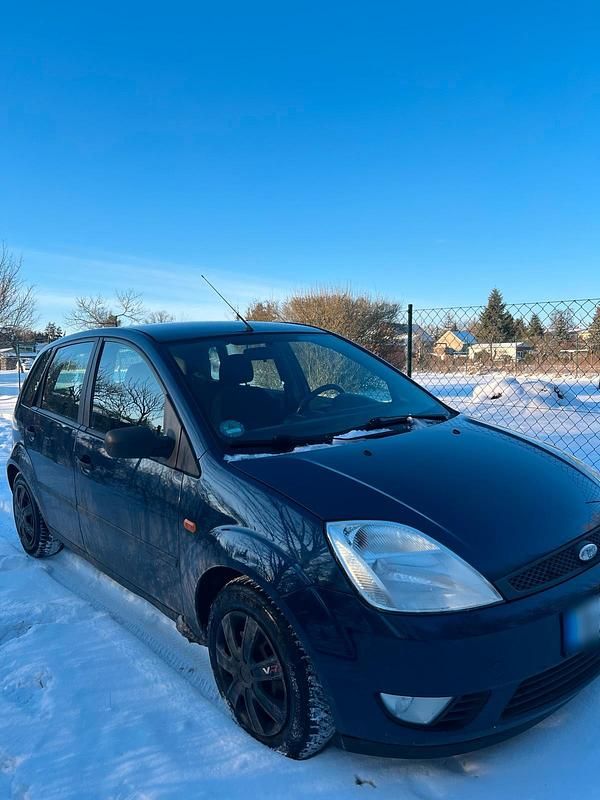 Gebraucht Ford Fiesta 81 PS (59 kW) 2003 Blau Kleinwagen