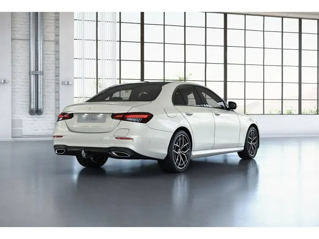 Gebraucht Mercedes E300 AMG 194 PS (142 kW) 2022 Weiß Limousine