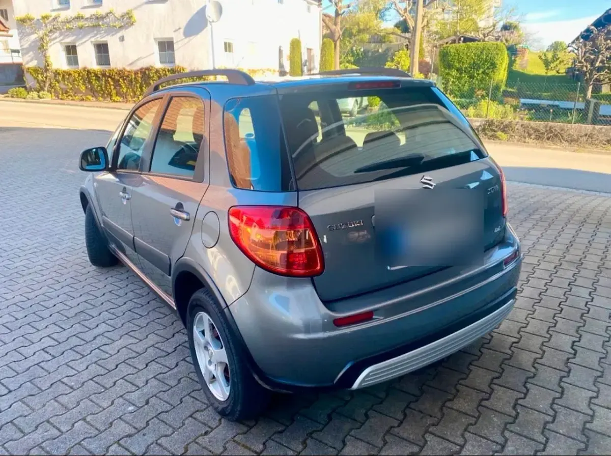 Gebraucht Suzuki SX4 107 PS (78 kW) 2009 Grau Limousine