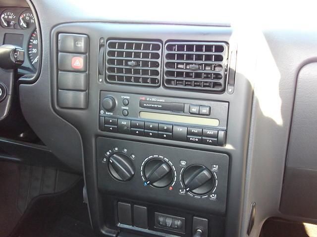 Gebraucht VW Polo 75 PS (55 kW) 1999 Schwarz metallic Limousine