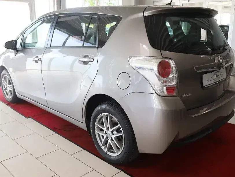 Gebraucht Toyota Verso Skyview Edition 112 PS (82 kW) 2016 Avantgarde bronze me Van / Kleinbus