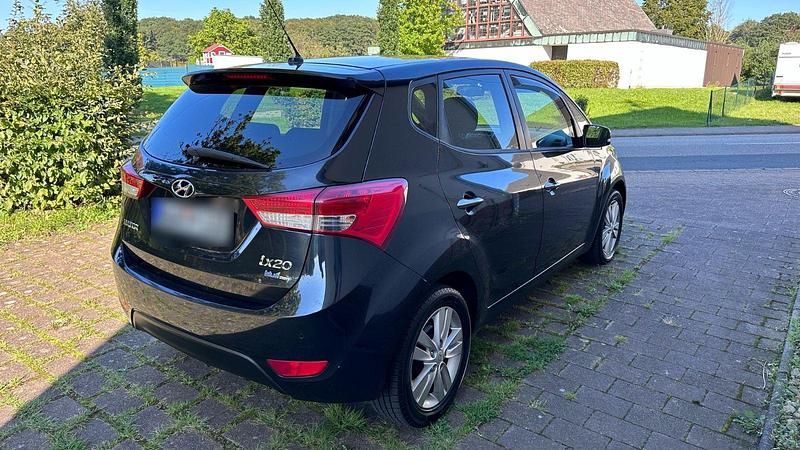 Gebraucht Hyundai ix20 Trend 90 PS (66 kW) 2011 Schwarz Kleinwagen