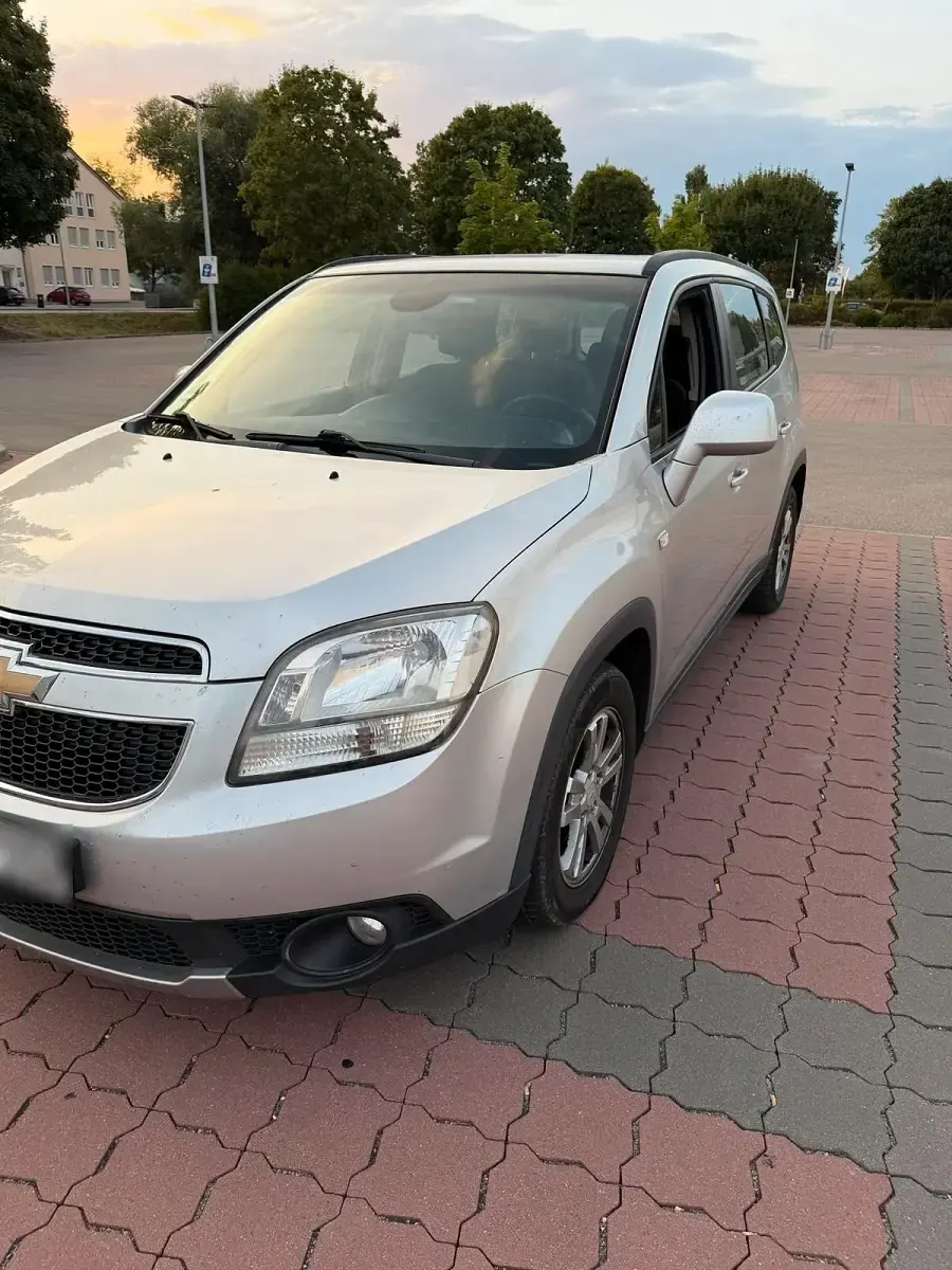 Gebraucht Chevrolet Orlando 163 PS (119 kW) 2012 Silber Van / Kleinbus