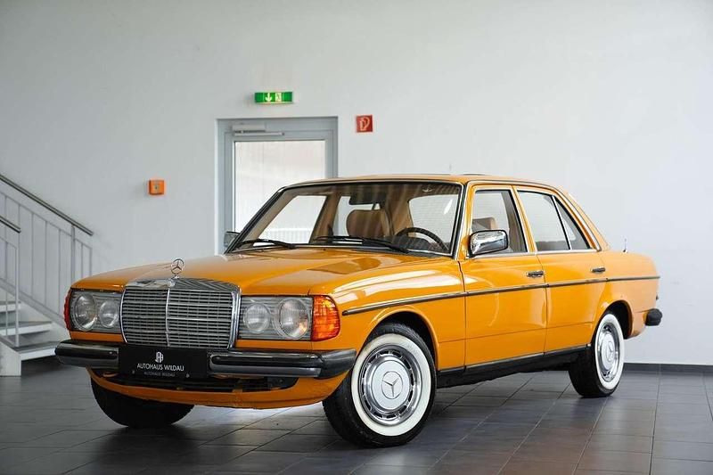 Orange Gebraucht 1980 Mercedes 230 Limousine | 9.990 € - Bild 1/4