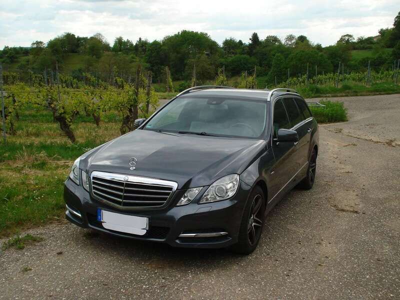 Grau Gebraucht 2010 Mercedes E200 Kombi | 14.800 € - Bild 1/4