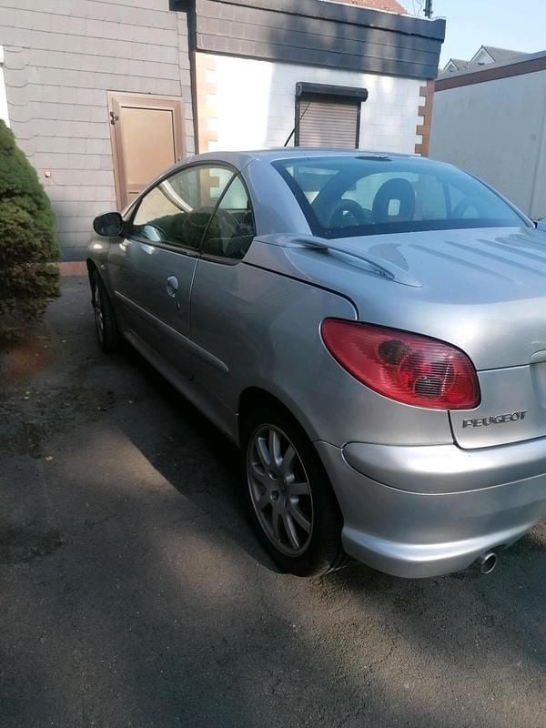 Silber Gebraucht 2004 Peugeot 206 Cabrio | 1.400 € - Bild 1/4